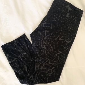 Lululemon Black and Gray Crop Leggings, size 6